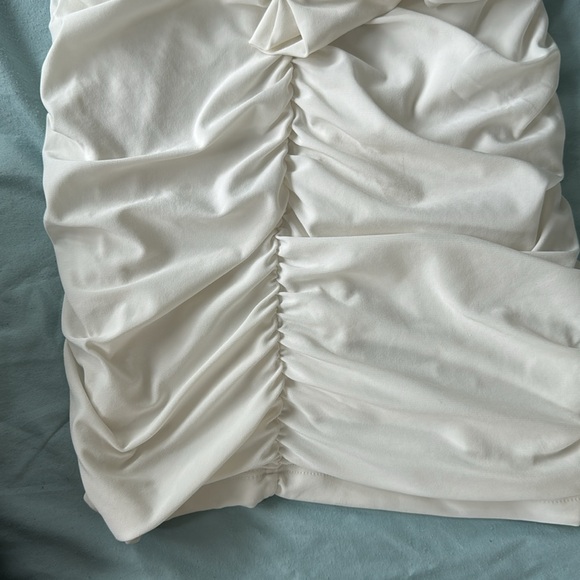 White V-Neck Long Sleeve Ruched Dress ⚪ - Picture 4 of 6